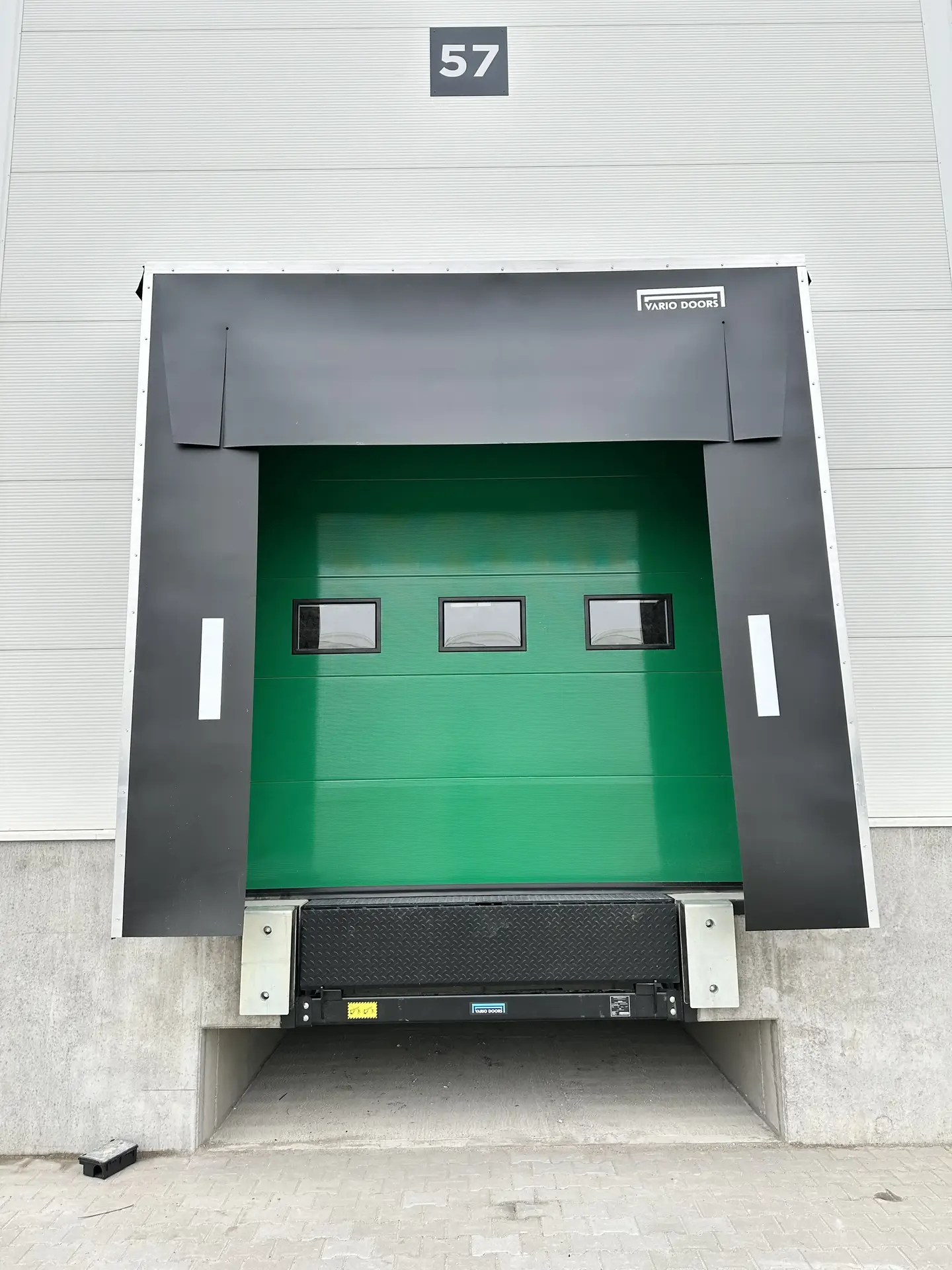 Vario Classic szekcionált ipari kapu - Vario Classic Docking 4