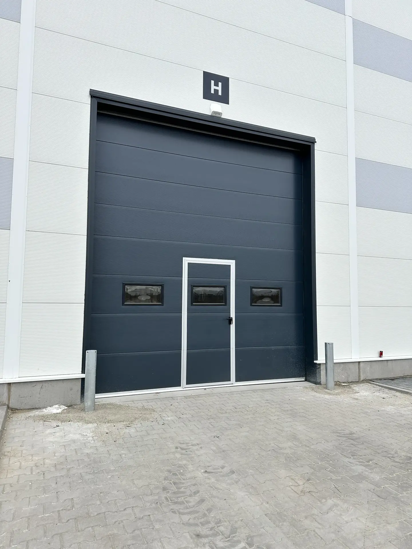 Vario Classic szekcionált ipari kapu - Vario Classic Fresh Air 3 Pedestrian 2