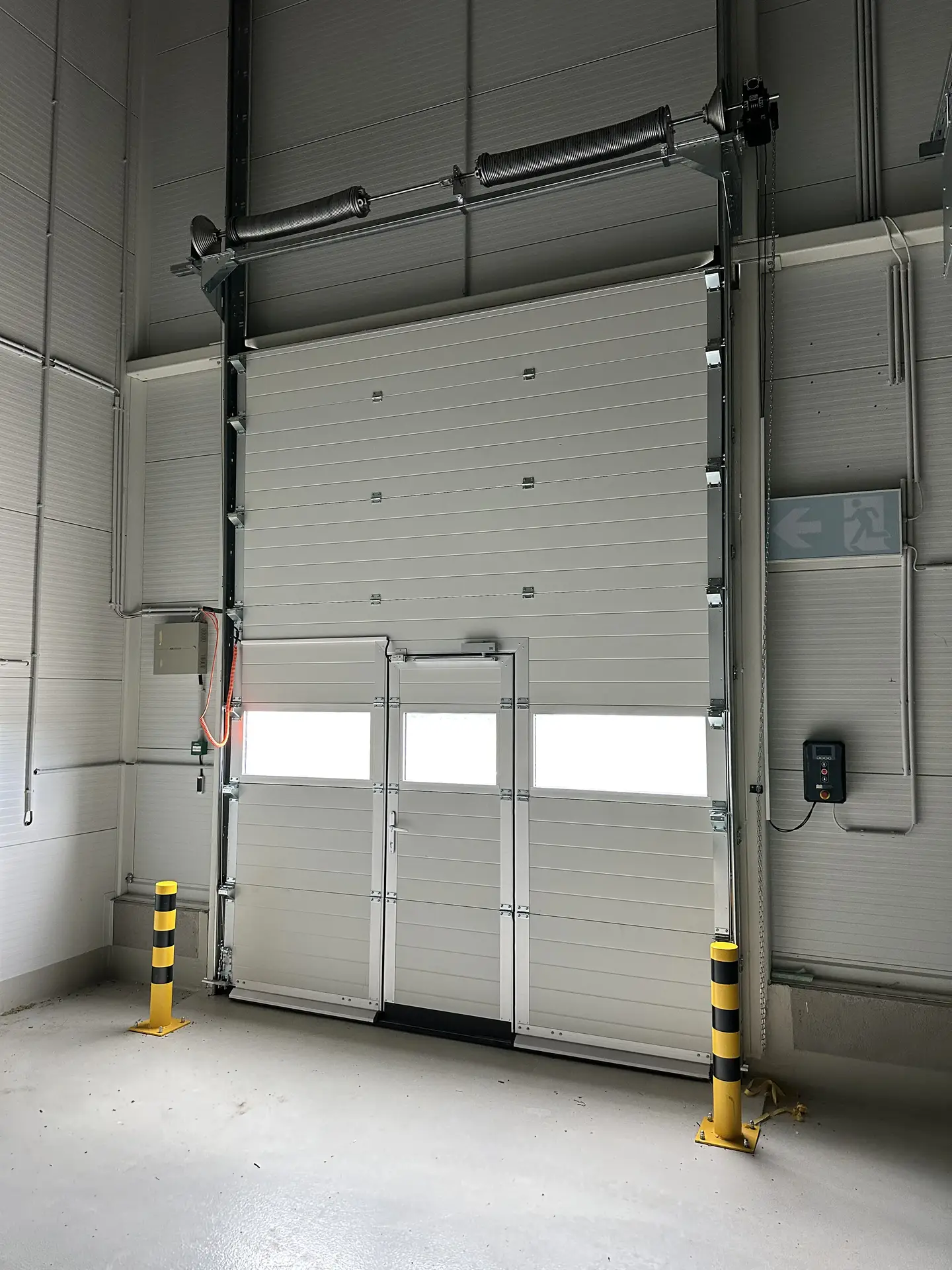 Vario Classic szekcionált ipari kapu - Vario Classic Pedestrian Back