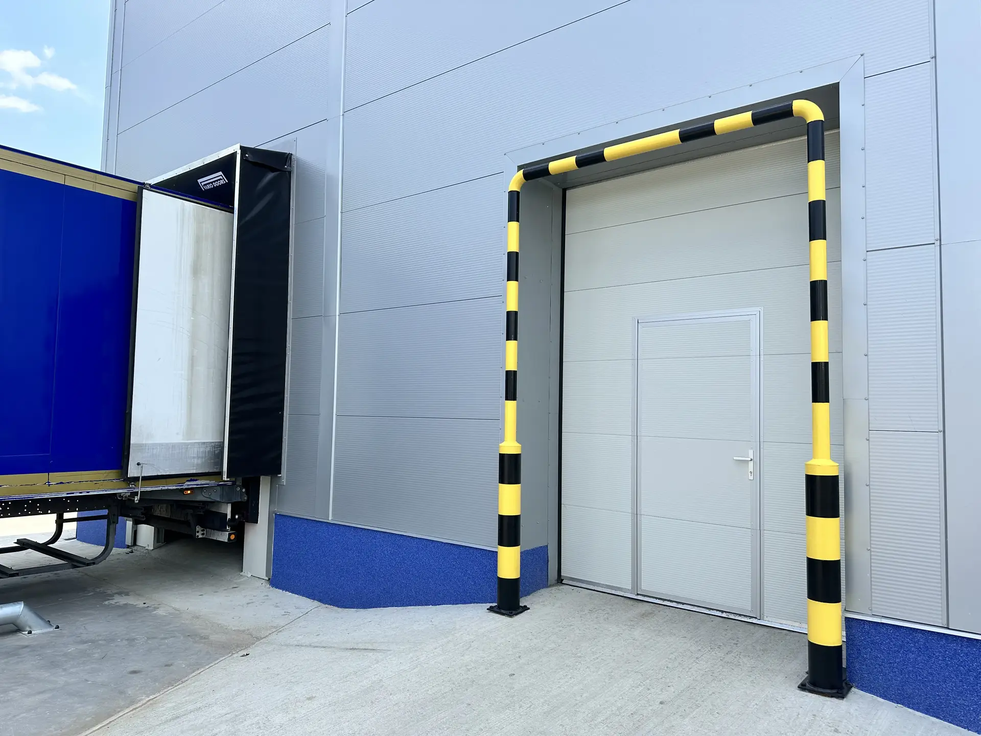 Vario Classic szekcionált ipari kapu - Vario Classic Pedestrian Front 4