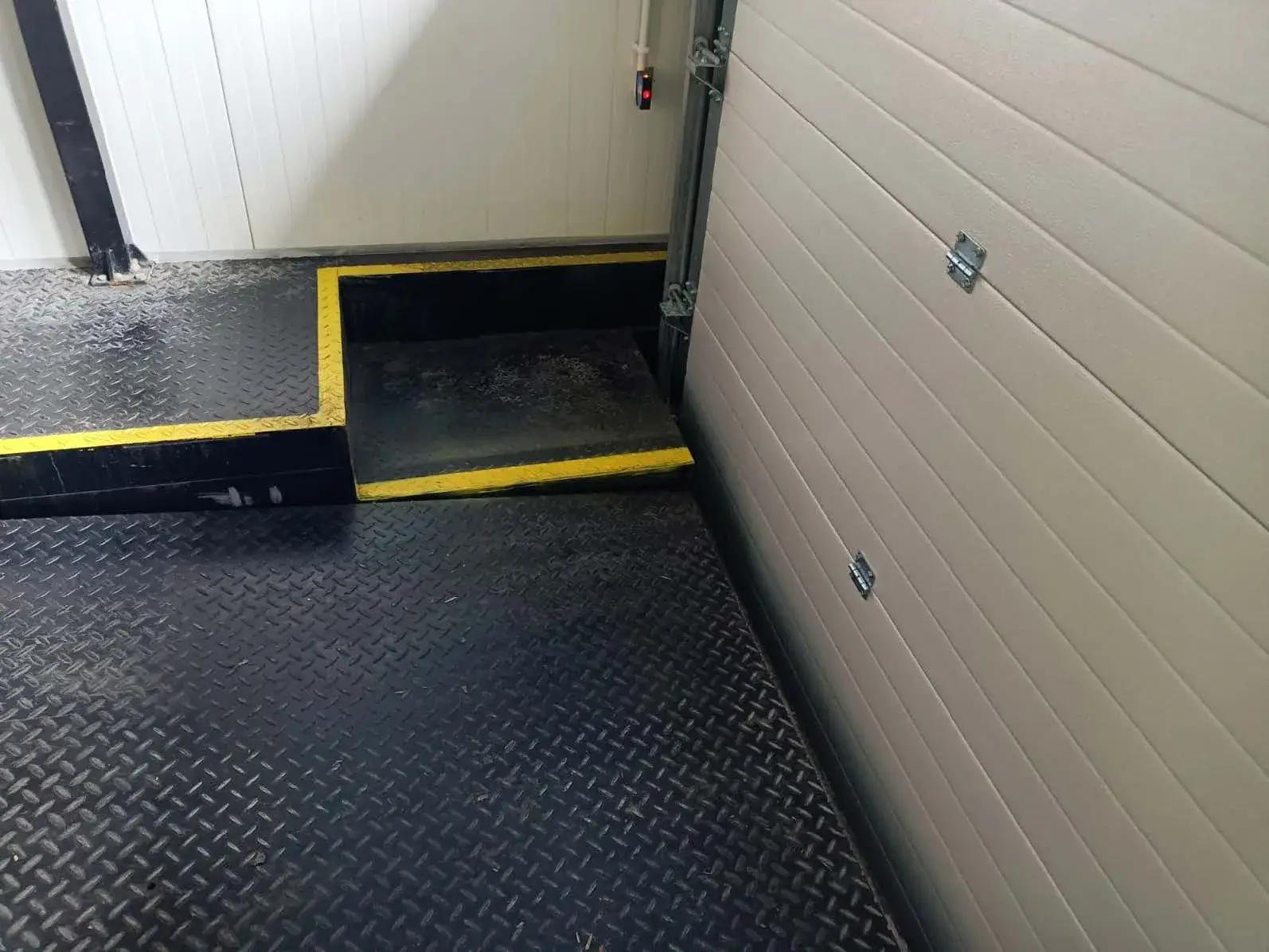 Vario DPRO-ESS rakodóházak Energy Saving Solution - Vario DPRO ESS Left 2.jpg