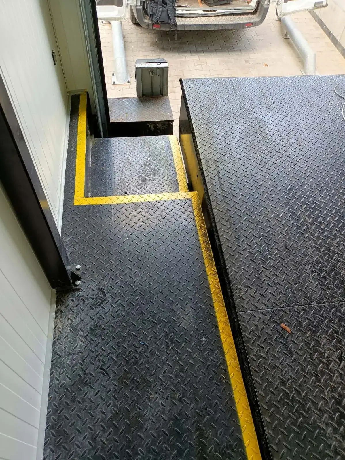 Vario DPRO-ESS rakodóházak Energy Saving Solution - Vario DPRO ESS Left.jpg