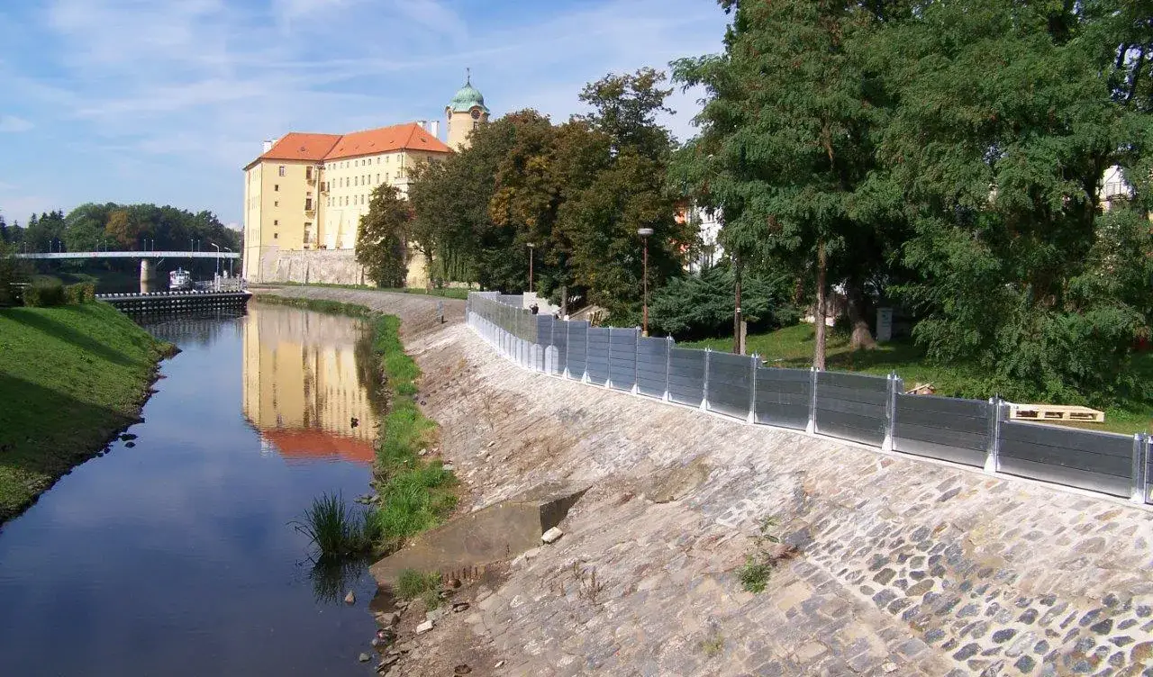 Vario Inova AL korlátlan mobil gát épített területekre - Vario INOVA AL Linear Protection